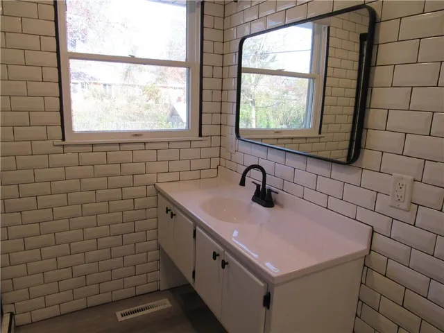 $285,000 | 2404 Albert Lee Avenue, Sedalia, MO 65301