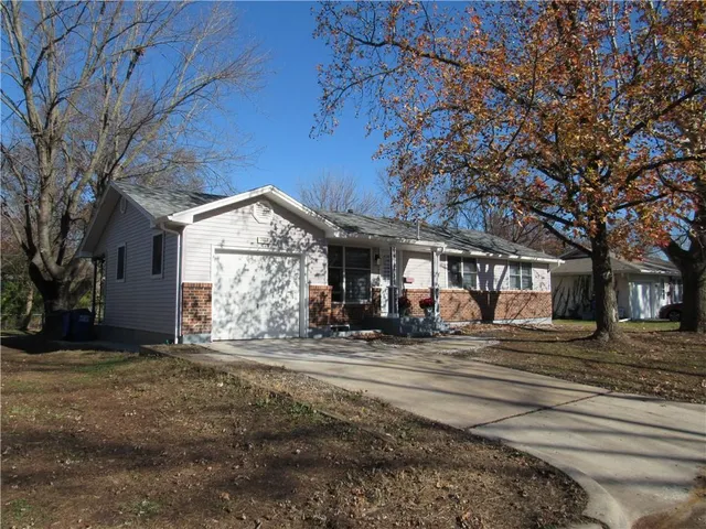 $285,000 | 2404 Albert Lee Avenue, Sedalia, MO 65301