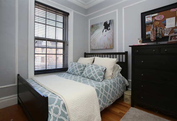 235 Beacon Street, Unit 7 Boston, MA 02116 - Photo 5 of 7 a bedroom with a bed and a window