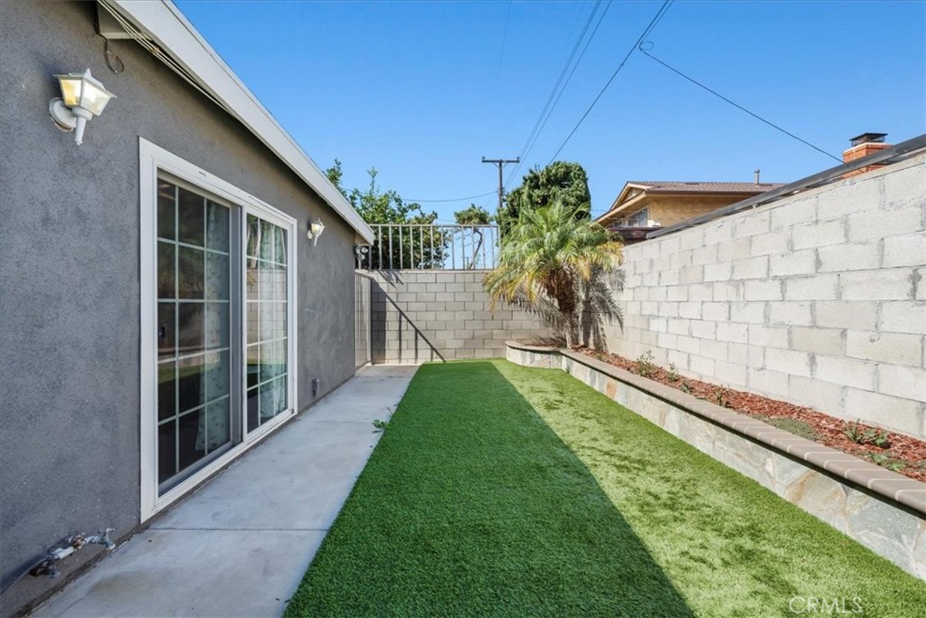 1733 East Dimondale Drive Carson, CA 90746 - Photo 37 of 43 a view of a back yard of the house
