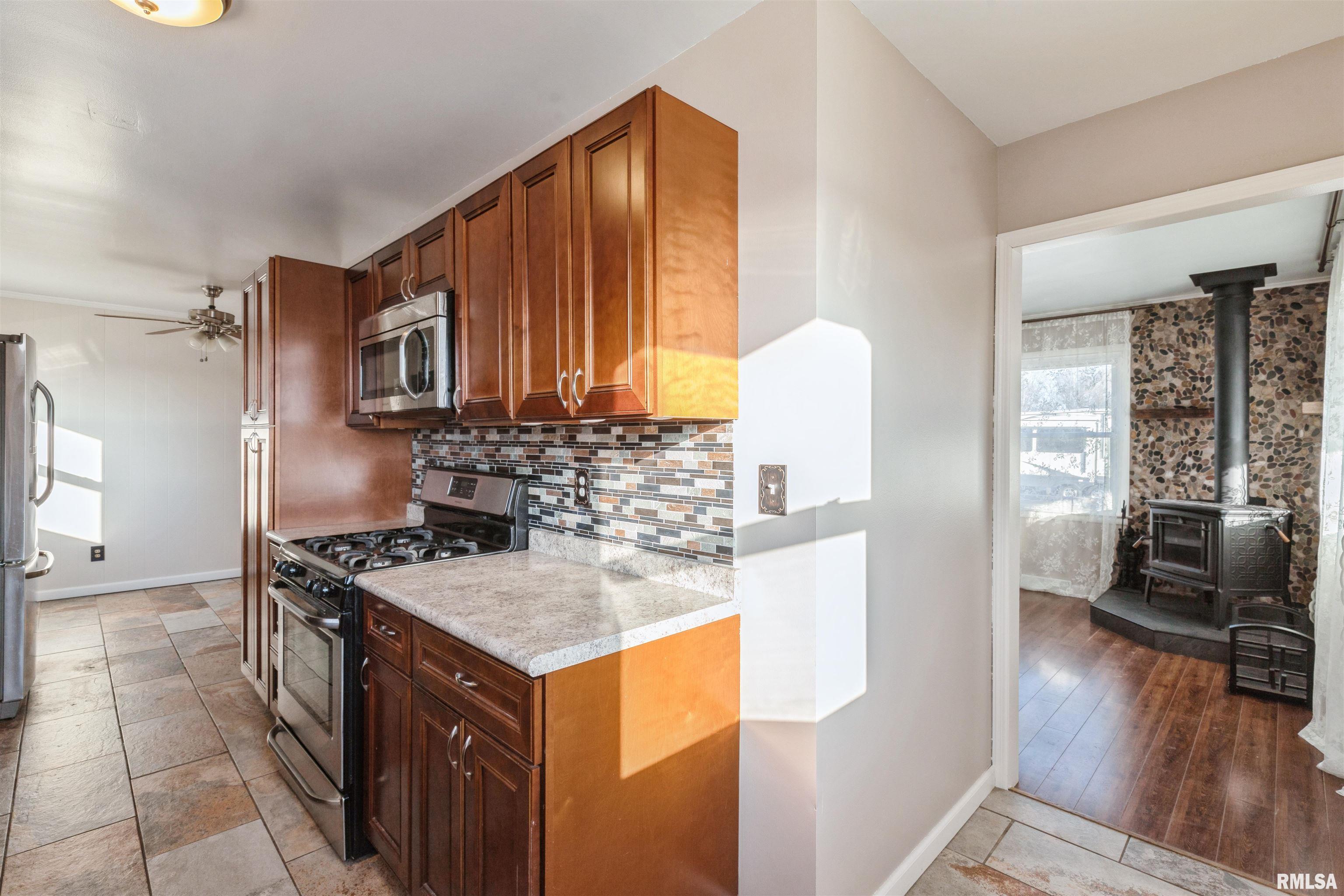 5876 Fulton Road Fulton, IL 61252 - Photo 5 of 21