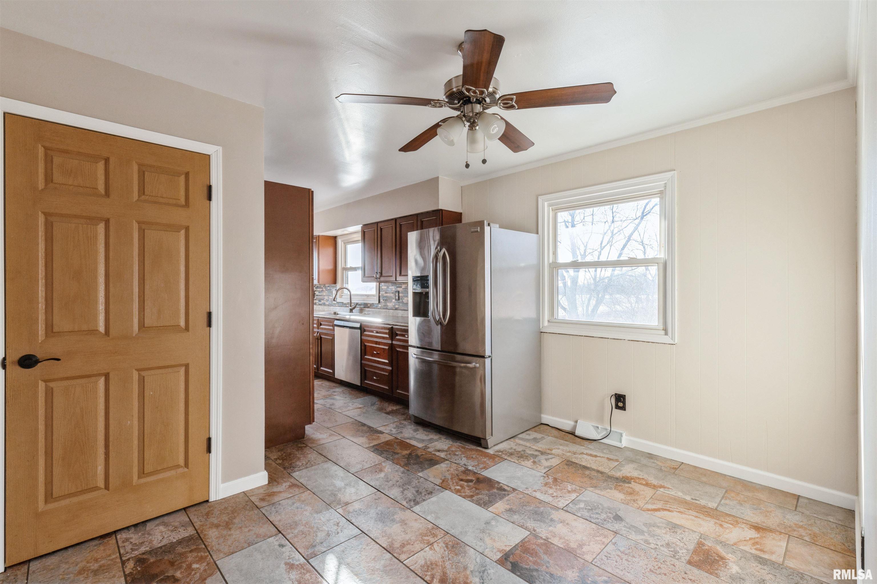 5876 Fulton Road Fulton, IL 61252 - Photo 6 of 21