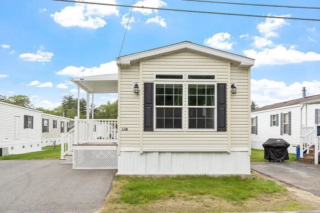 $189,900 | 13 R Arrow Drive, Salem, NH 03079