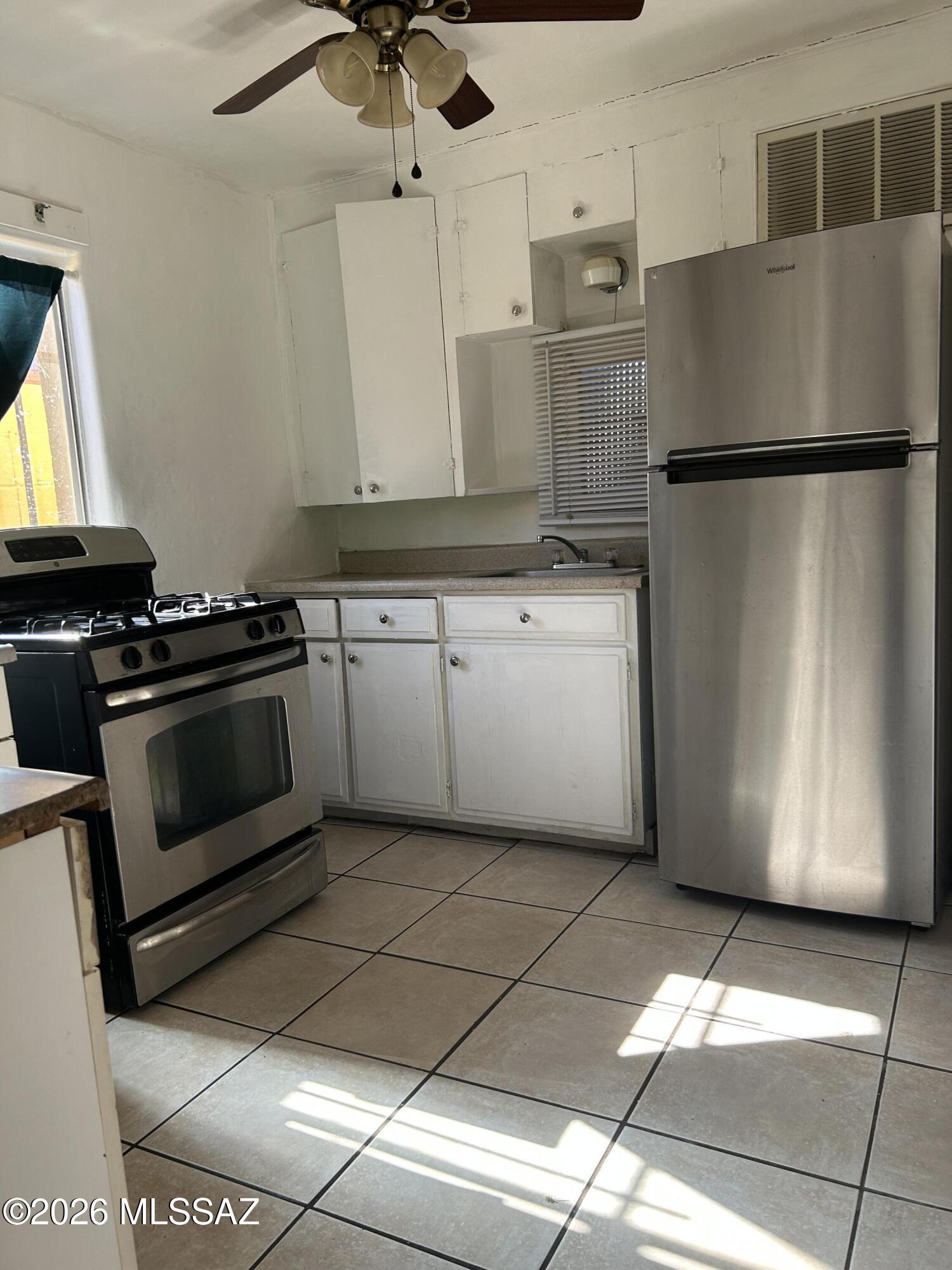 532 West Simmons Road Tucson, AZ 85705 - Photo 12 of 26 KITCHEN 1 SIMMONS