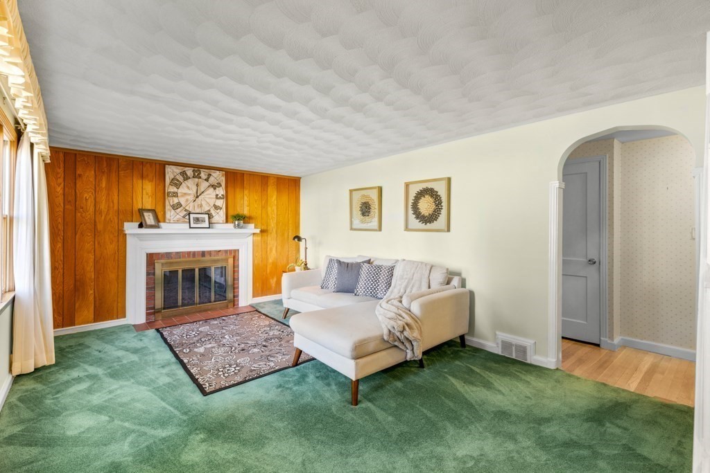 51 Elmcrest Road Wakefield, MA 01880 - Photo 7 of 41 Gallery Image 7