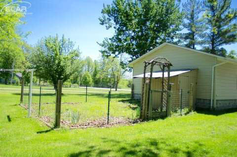 5310 Oleksyn Road Flint, MI 48504 - Photo 31 of 61 20426942-30.JPG