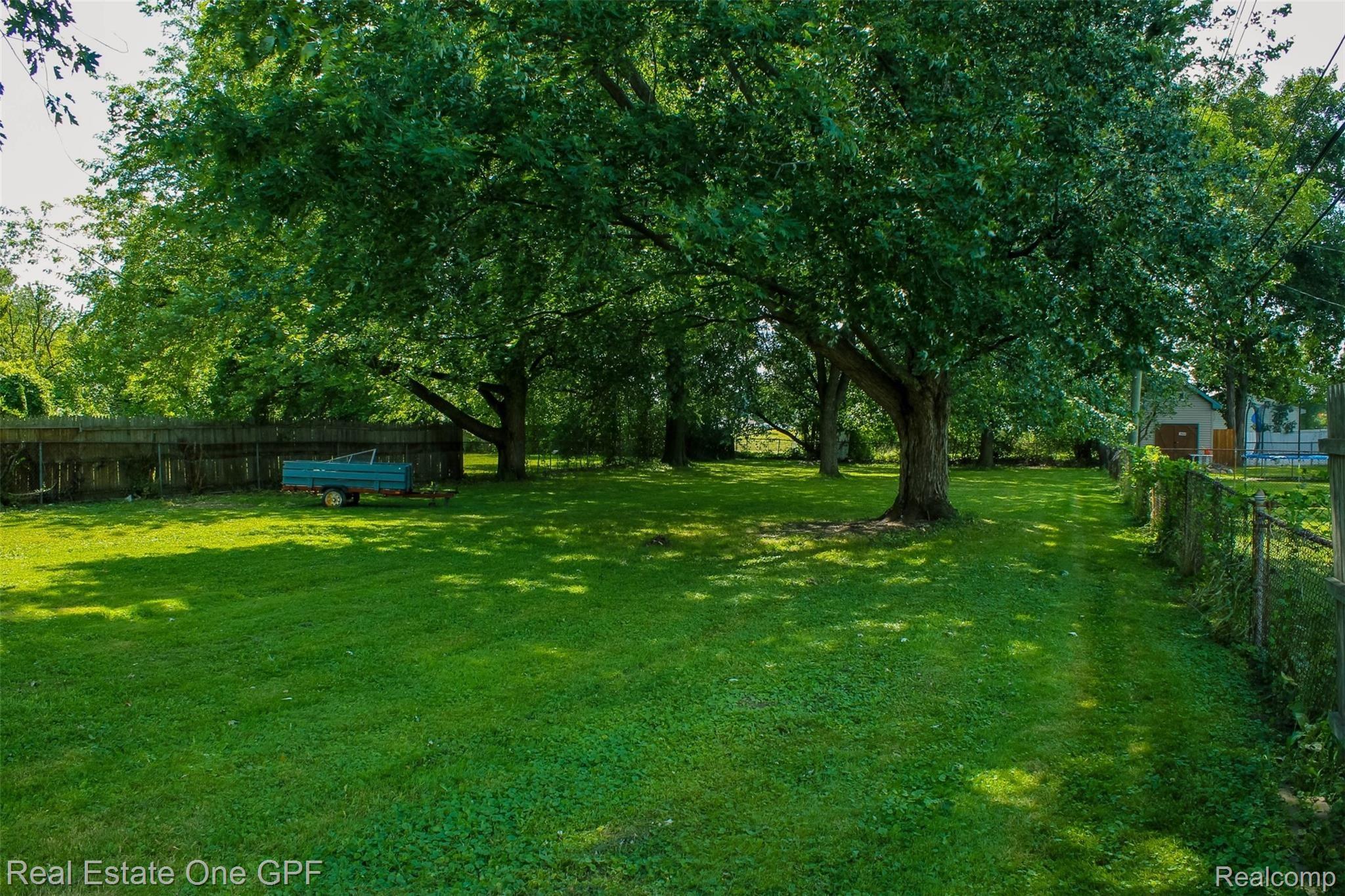 25847 Peter Kaltz Road Warren, MI 48091 - Photo 48 of 54 49 Backyard.jpg