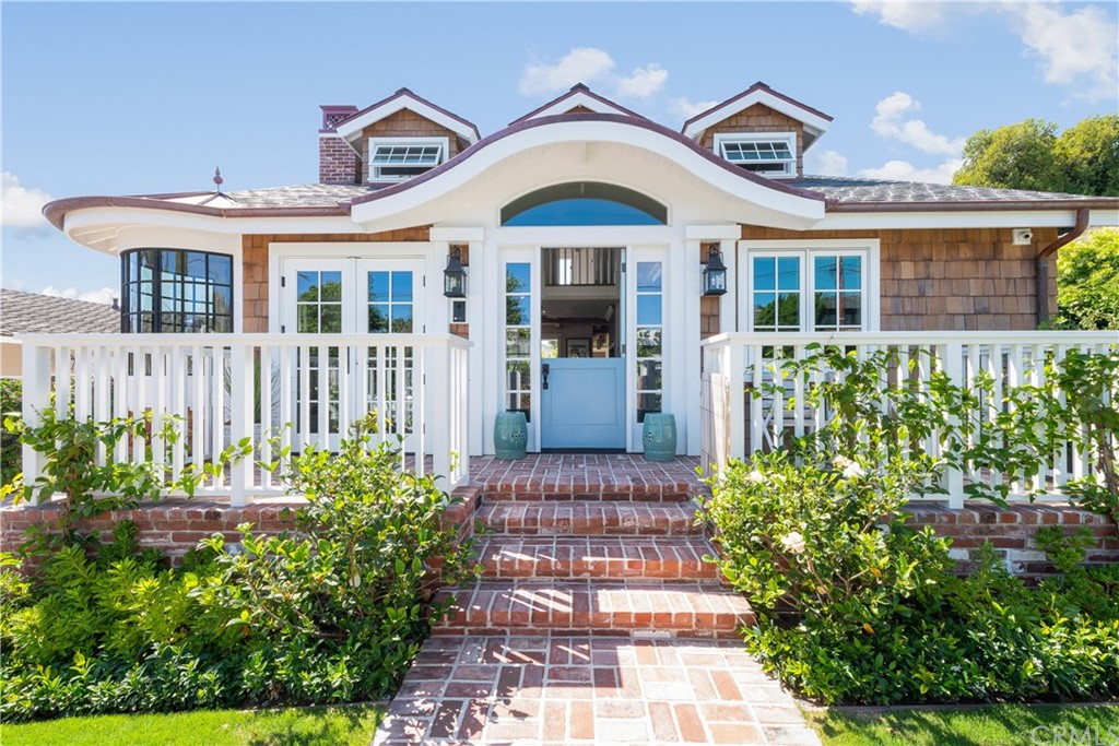 416 Mountain Road Laguna Beach, CA 92651 - Photo 1 of 1 a front view of a house with a garden