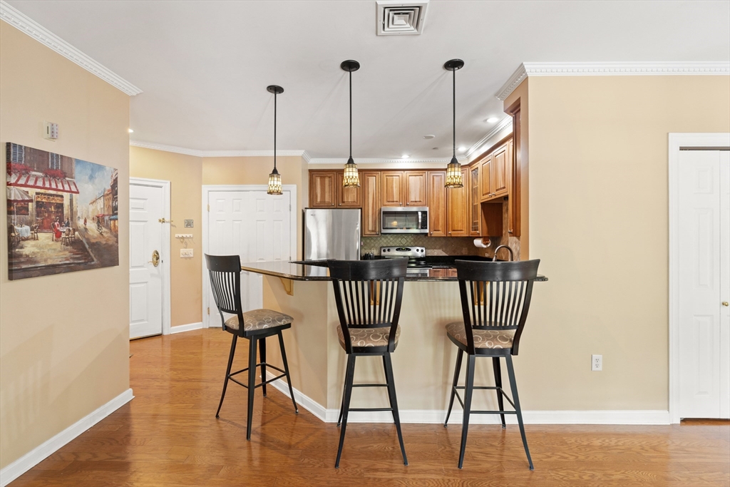 190 Chickering Road, Unit 201D North Andover, MA 01845 - Photo 6 of 22 Gallery Image 6