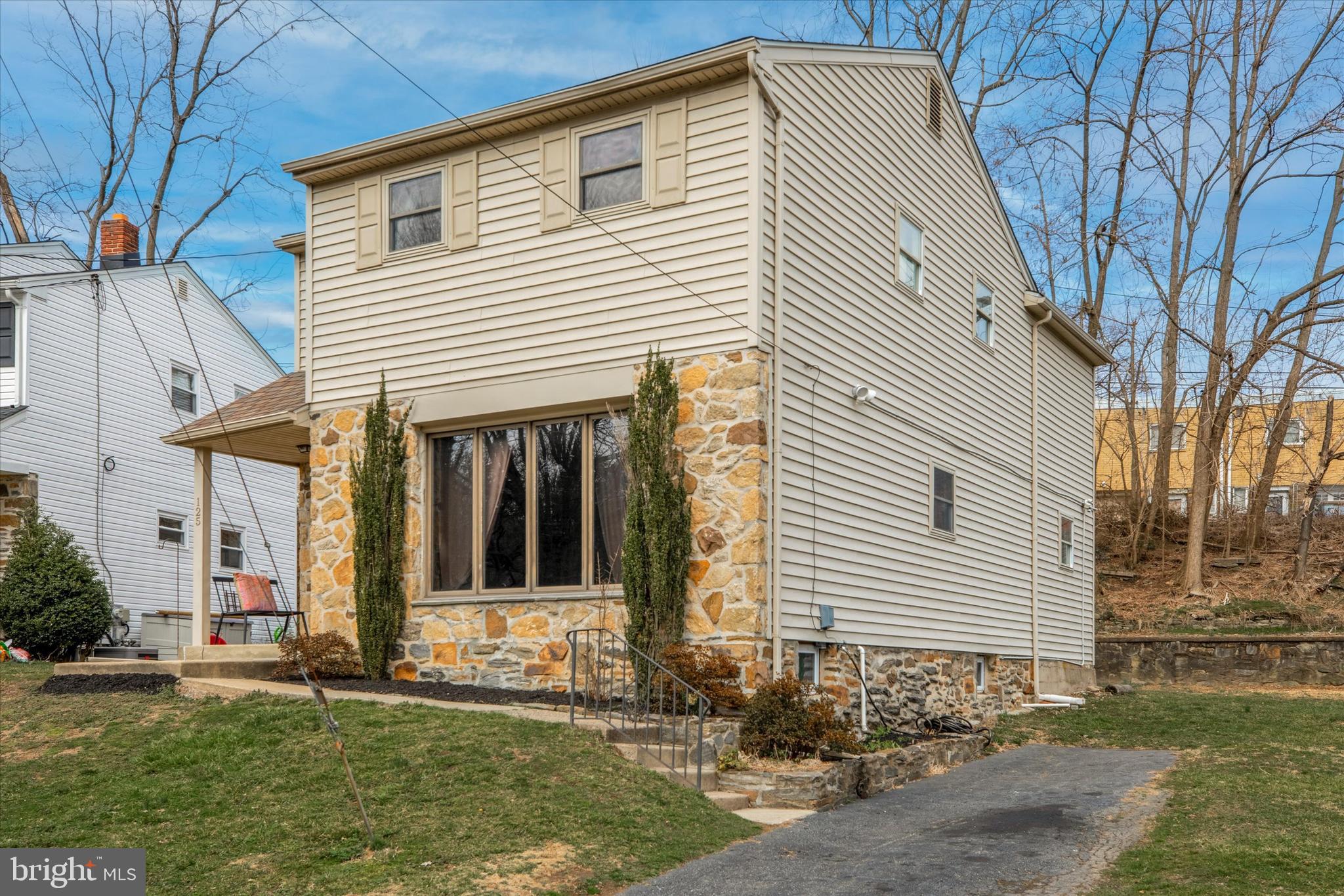 125 Lewis Road Havertown, PA 19083 - Photo 2 of 34