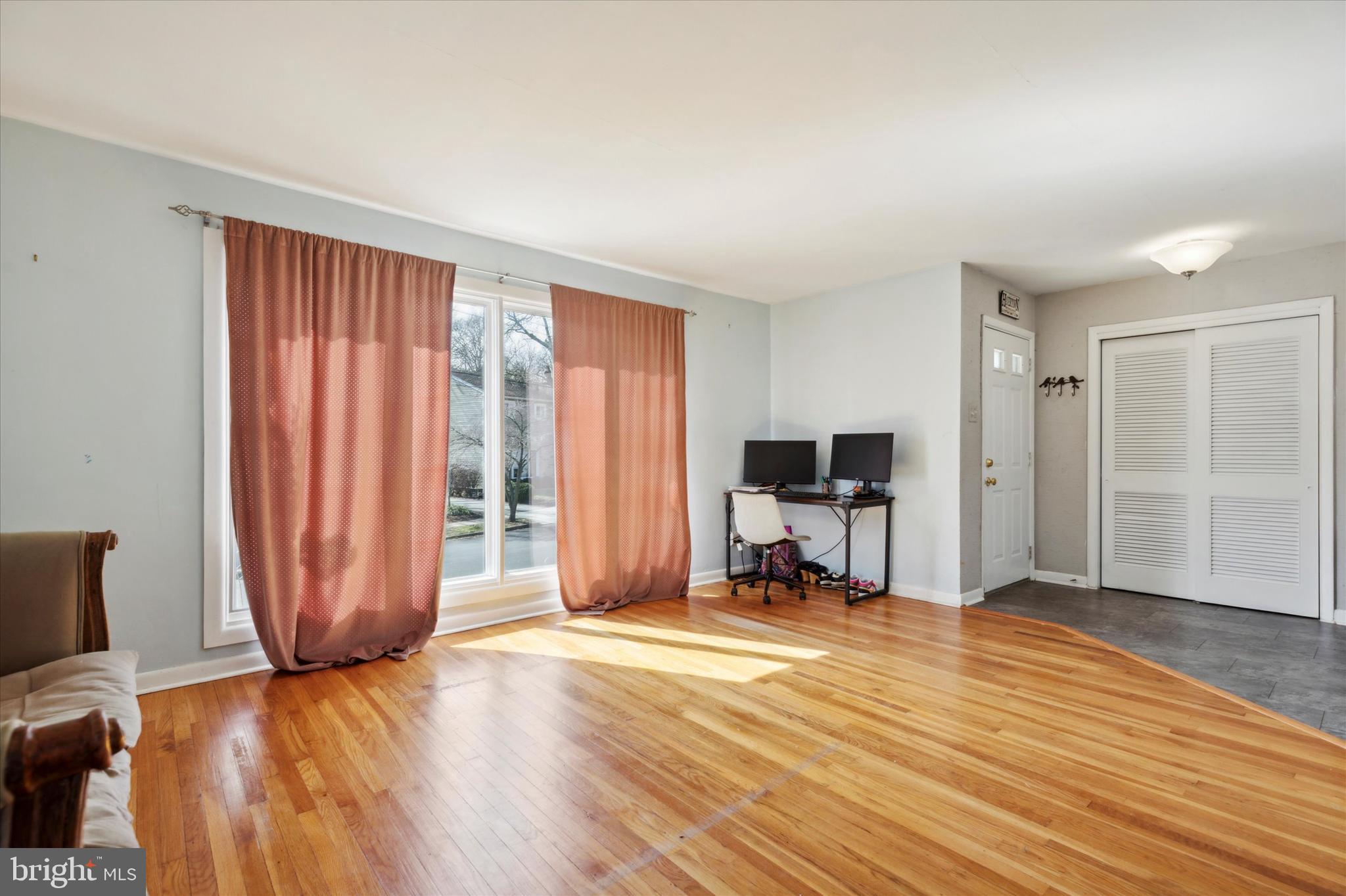 125 Lewis Road Havertown, PA 19083 - Photo 3 of 34