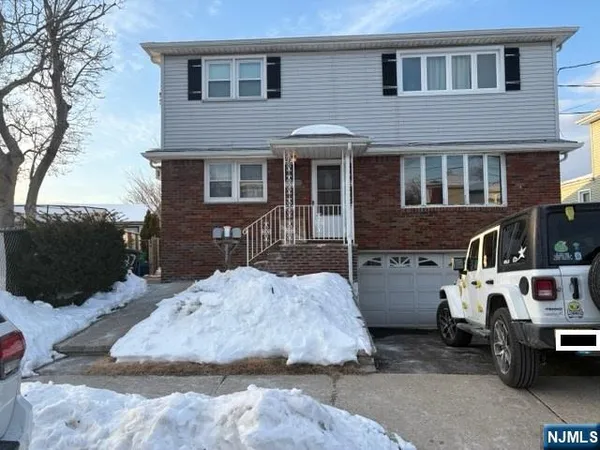 $2,250 | 527 Anthony Court, Unit 2, Lyndhurst, NJ 07071
