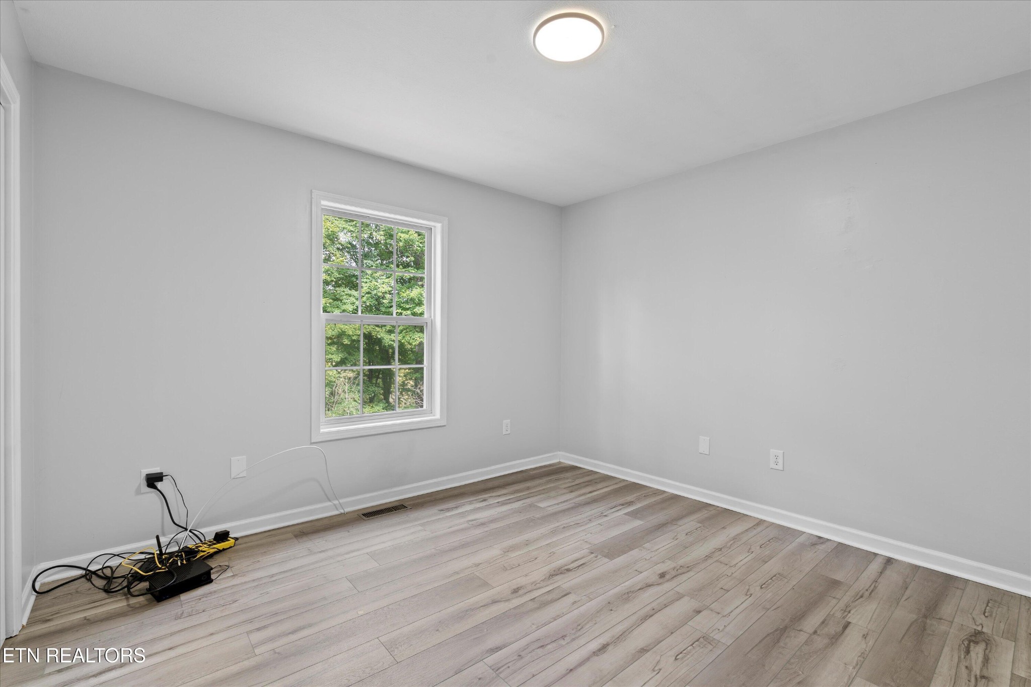 3844 Isaac Avenue Morristown, TN 37814 - Photo 15 of 23 a view of a room with wooden floor and windows