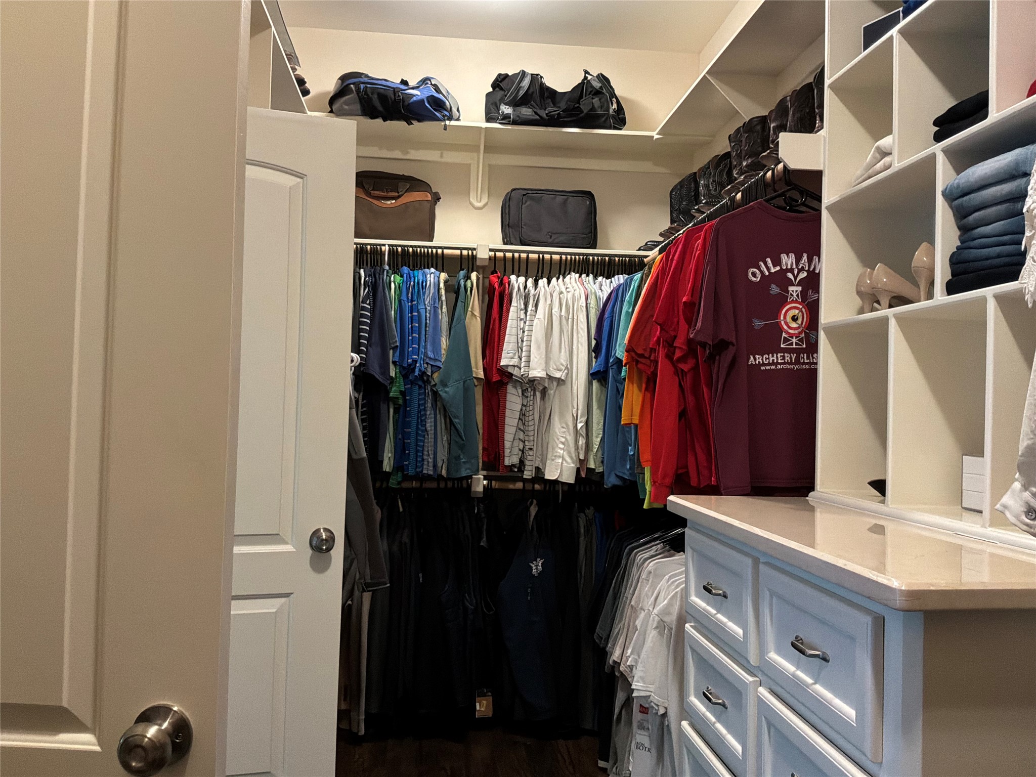 922 Alexander Street Houston, TX 77008 - Photo 25 of 43 Primary closet w/his and hers sides
