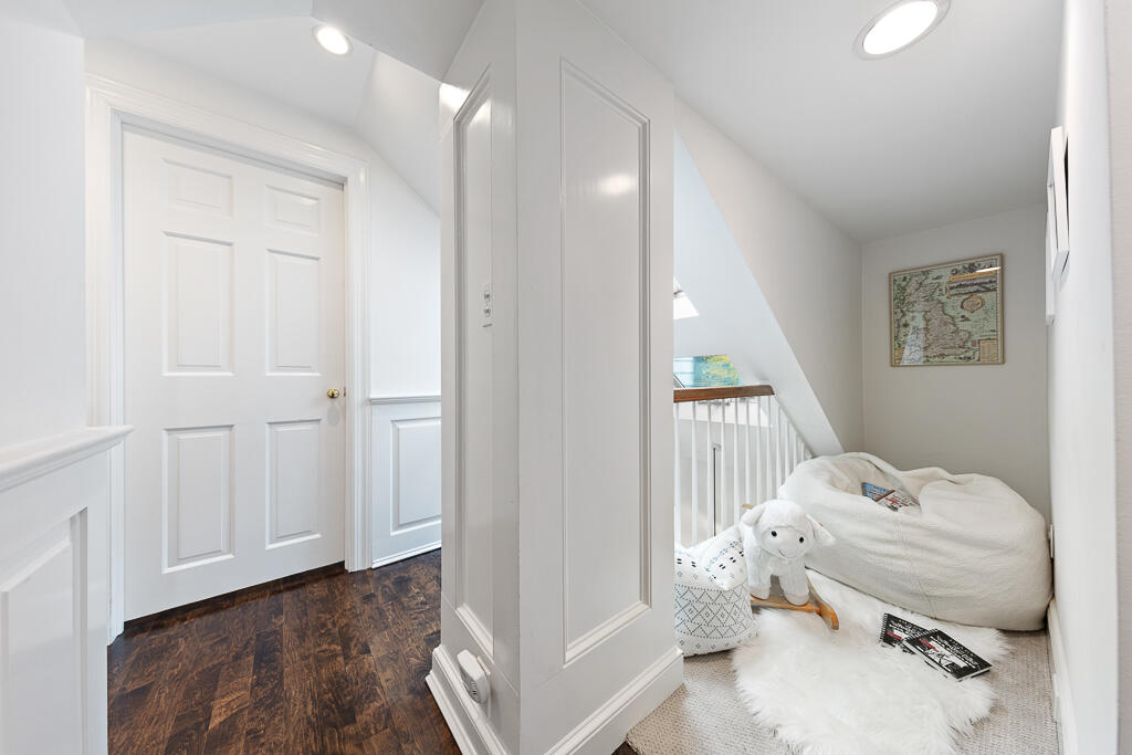 21 Halter Lane Darien, CT 06820 - Photo 32 of 45 a very nice looking room with wooden floor