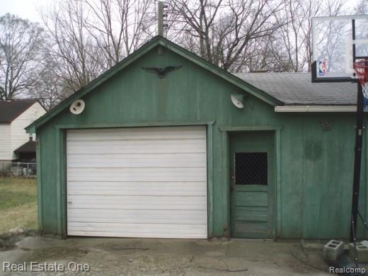 176 East Tienken Road Rochester Hills, MI 48307 - Photo 3 of 9