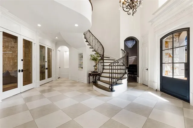 a view of entryway with a front door