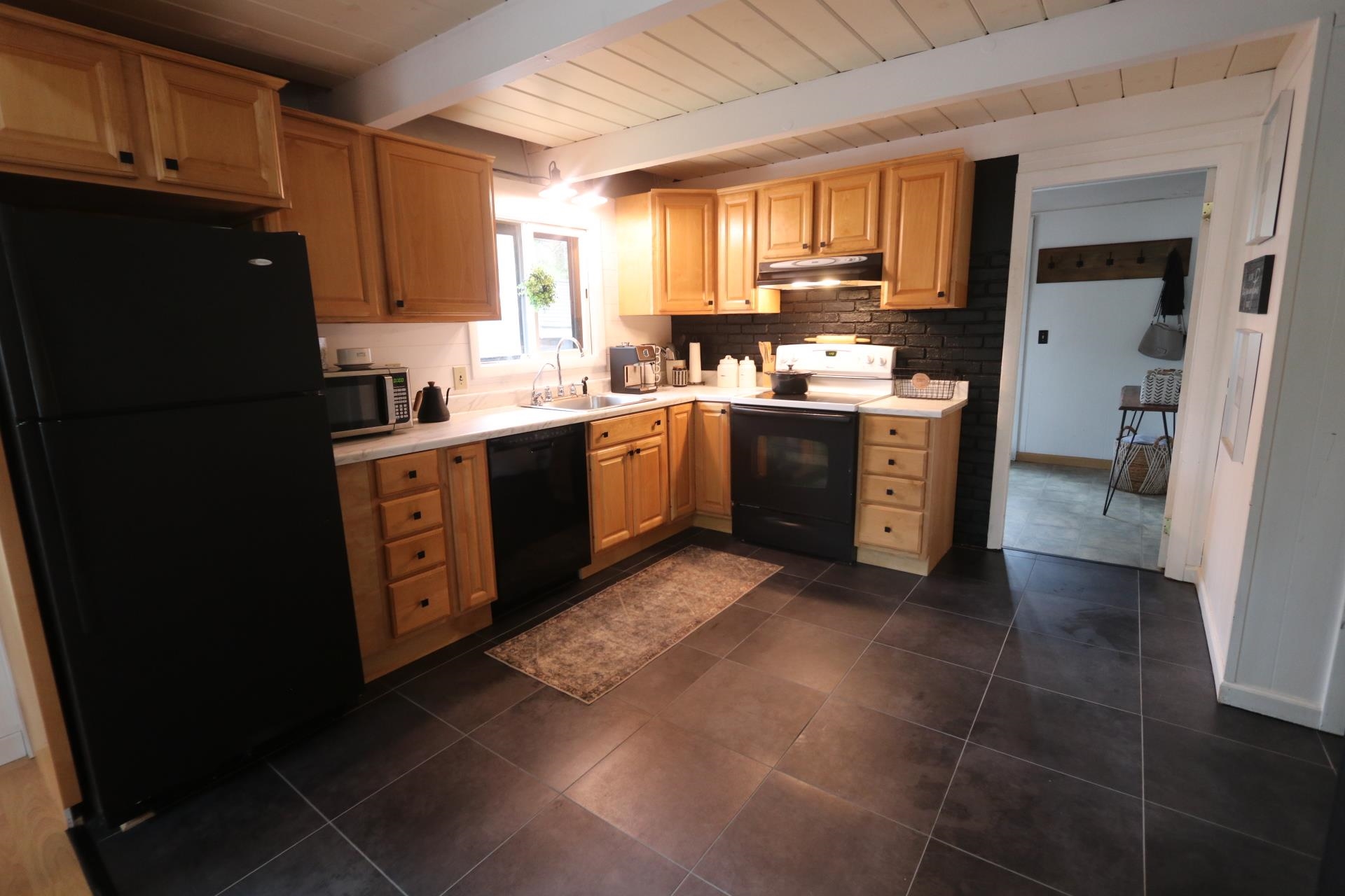 18 Bishops Gate Road Wolfeboro, NH 03894 - Photo 3 of 23 Gallery Image 3