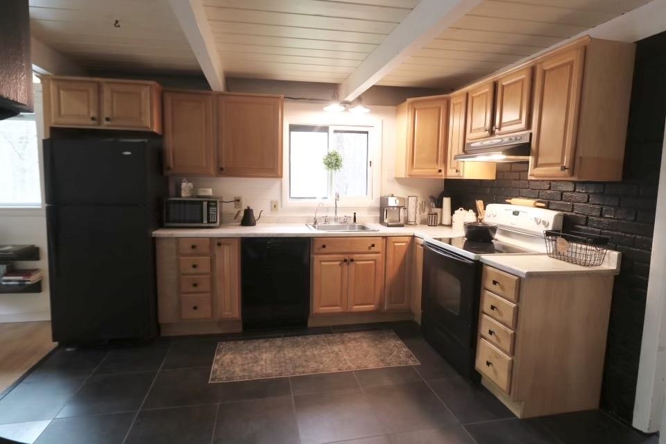 18 Bishops Gate Road Wolfeboro, NH 03894 - Photo 5 of 23 Gallery Image 5