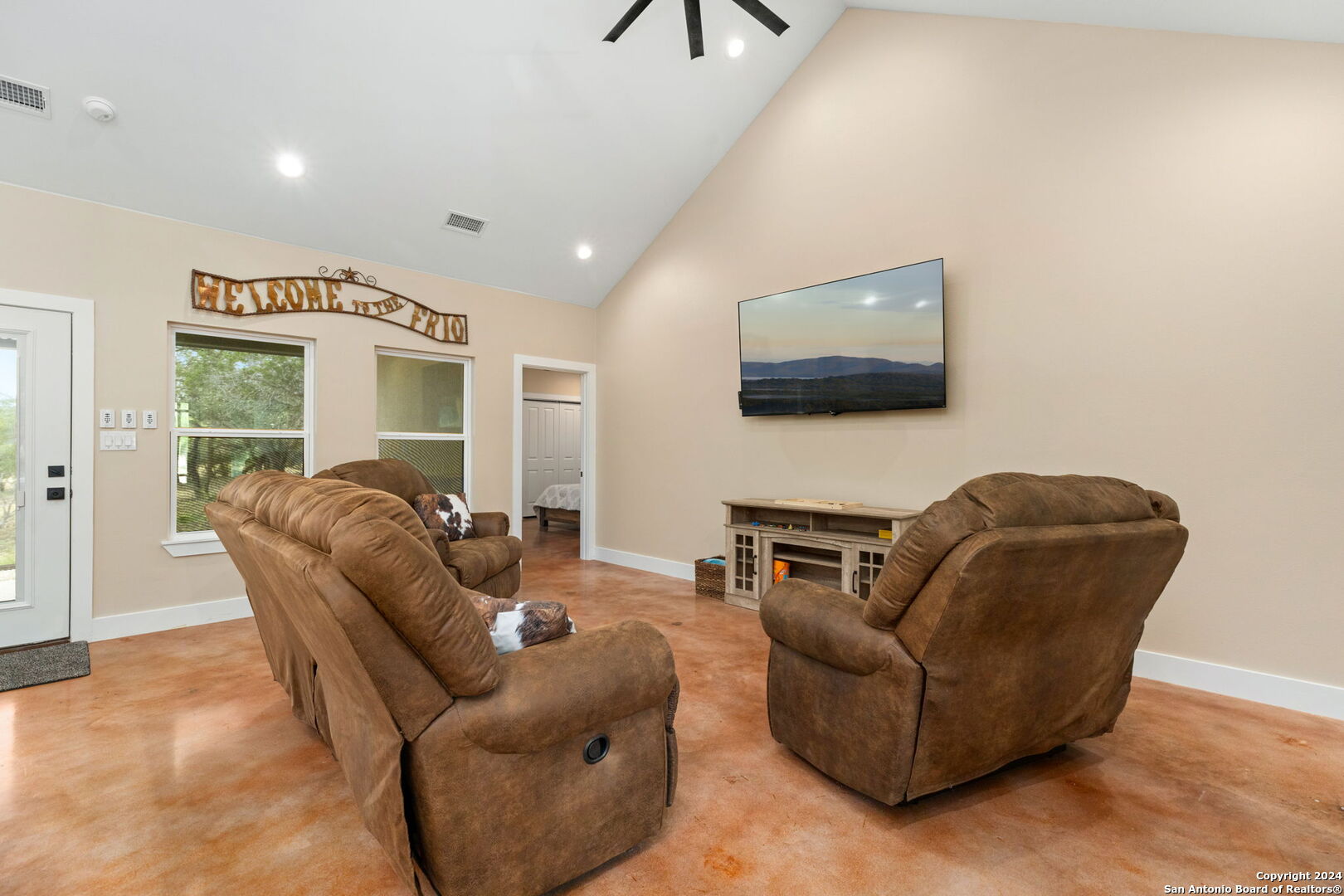 822 Mountain Vly Drive Concan, TX 78838 - Photo 12 of 45