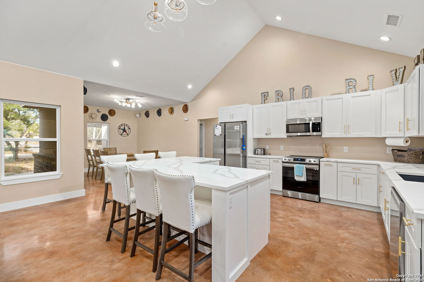 822 Mountain Vly Drive Concan, TX 78838 - Photo 14 of 45