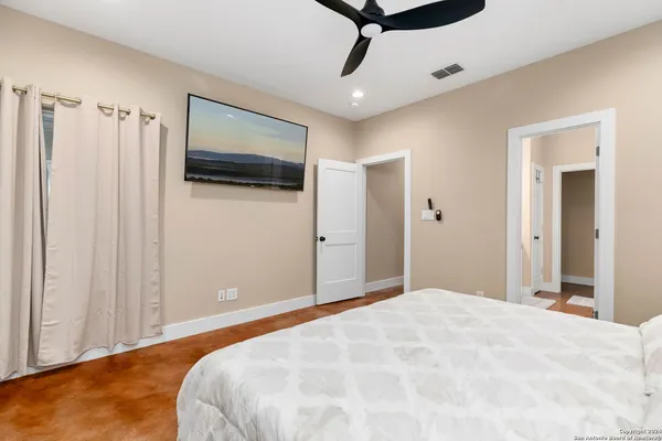 $675,000 | 822 Mountain Vly Drive, Concan, TX 78838