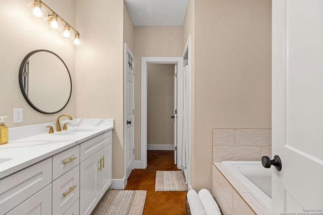 $675,000 | 822 Mountain Vly Drive, Concan, TX 78838