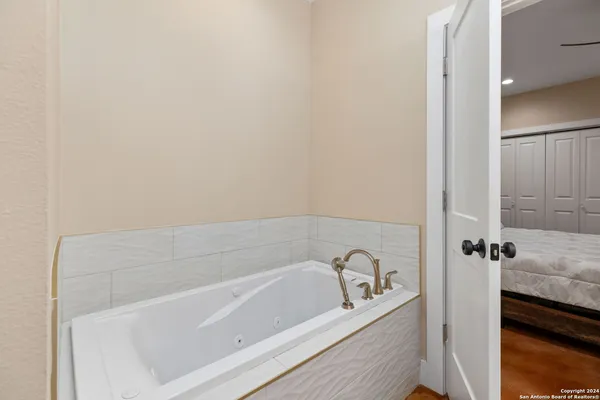 $675,000 | 822 Mountain Vly Drive, Concan, TX 78838