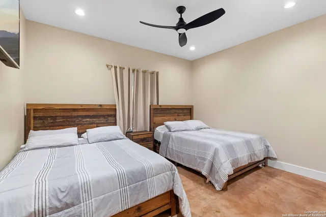 $675,000 | 822 Mountain Vly Drive, Concan, TX 78838