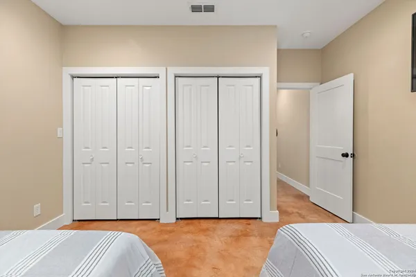 $675,000 | 822 Mountain Vly Drive, Concan, TX 78838