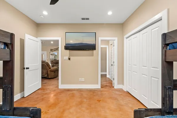$675,000 | 822 Mountain Vly Drive, Concan, TX 78838