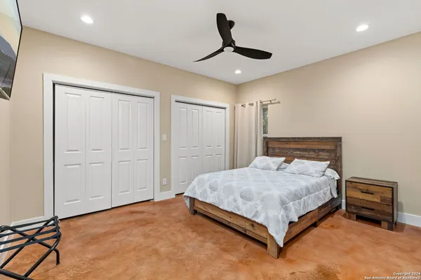 $675,000 | 822 Mountain Vly Drive, Concan, TX 78838