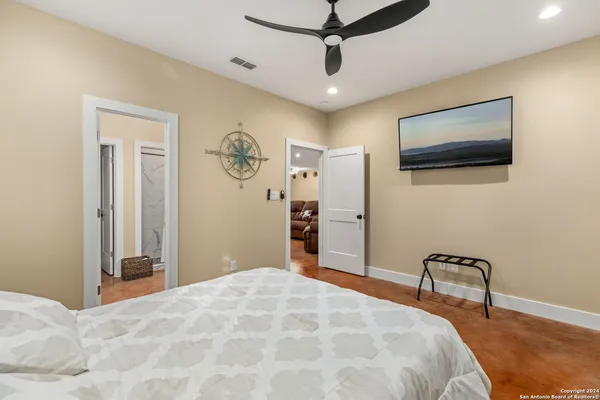 $675,000 | 822 Mountain Vly Drive, Concan, TX 78838