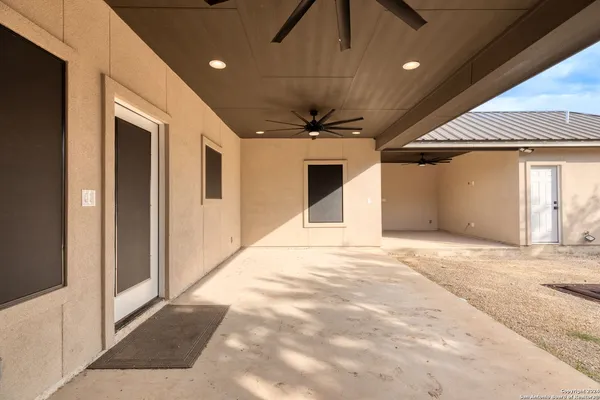 $675,000 | 822 Mountain Vly Drive, Concan, TX 78838