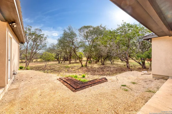 $675,000 | 822 Mountain Vly Drive, Concan, TX 78838