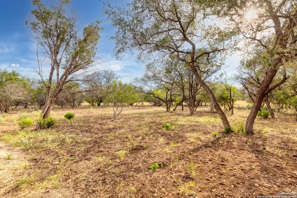 $675,000 | 822 Mountain Vly Drive, Concan, TX 78838