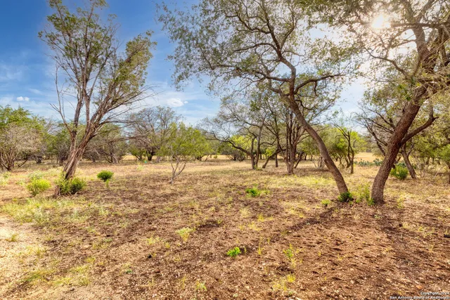 $675,000 | 822 Mountain Vly Drive, Concan, TX 78838