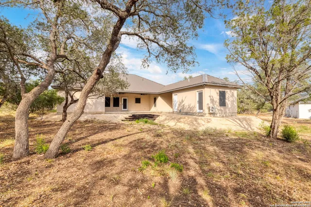 $675,000 | 822 Mountain Vly Drive, Concan, TX 78838