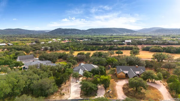 $675,000 | 822 Mountain Vly Drive, Concan, TX 78838