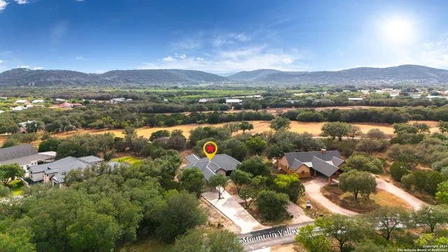 $675,000 | 822 Mountain Vly Drive, Concan, TX 78838