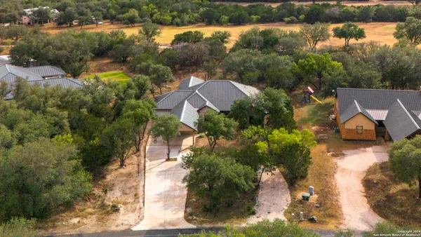 $675,000 | 822 Mountain Vly Drive, Concan, TX 78838