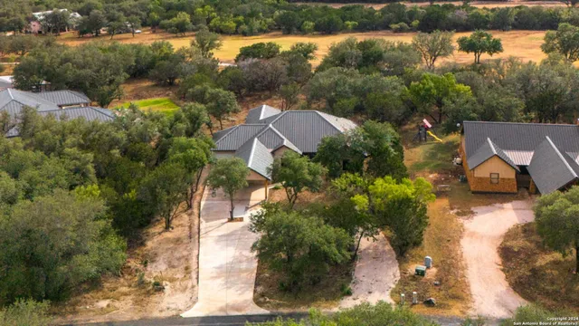 $675,000 | 822 Mountain Vly Drive, Concan, TX 78838