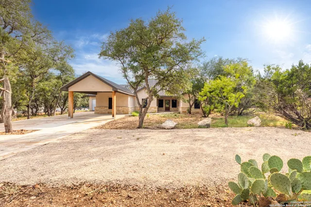 $675,000 | 822 Mountain Vly Drive, Concan, TX 78838