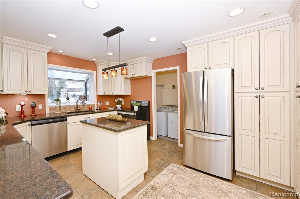 1850 Dorchester Road Birmingham, MI 48009 - Photo 10 of 36
