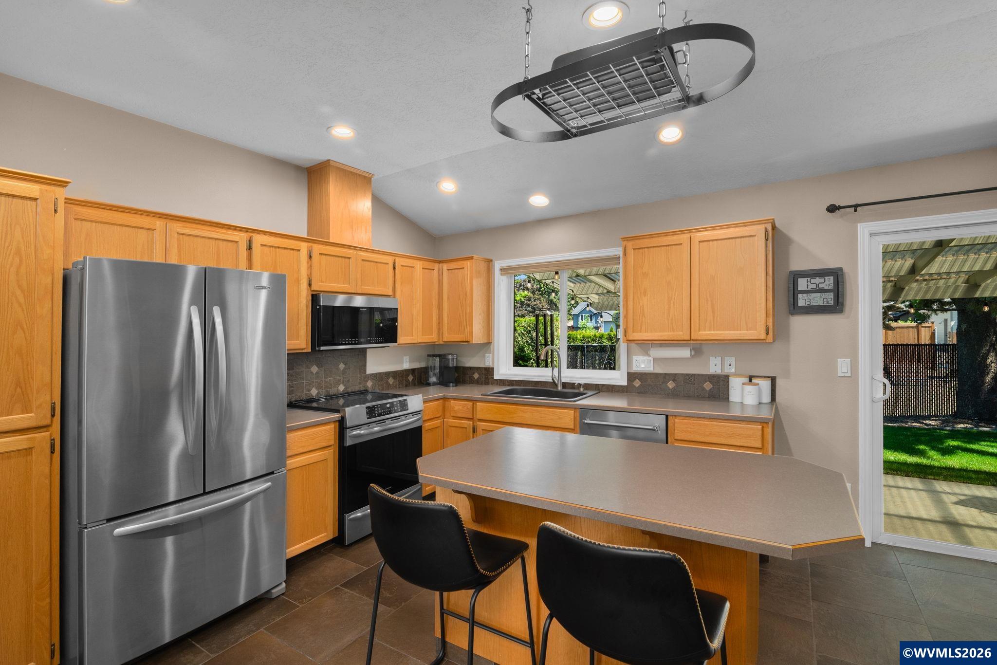 7932 Waterloo Street Northeast Keizer, OR 97303 - Photo 8 of 28