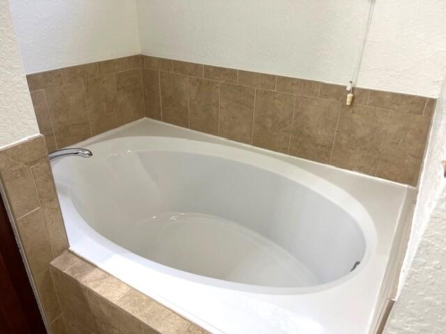 104 Southwest Otter Run Place Stuart, FL 34997 - Photo 34 of 51 104 SW Otter Run Master bath tub