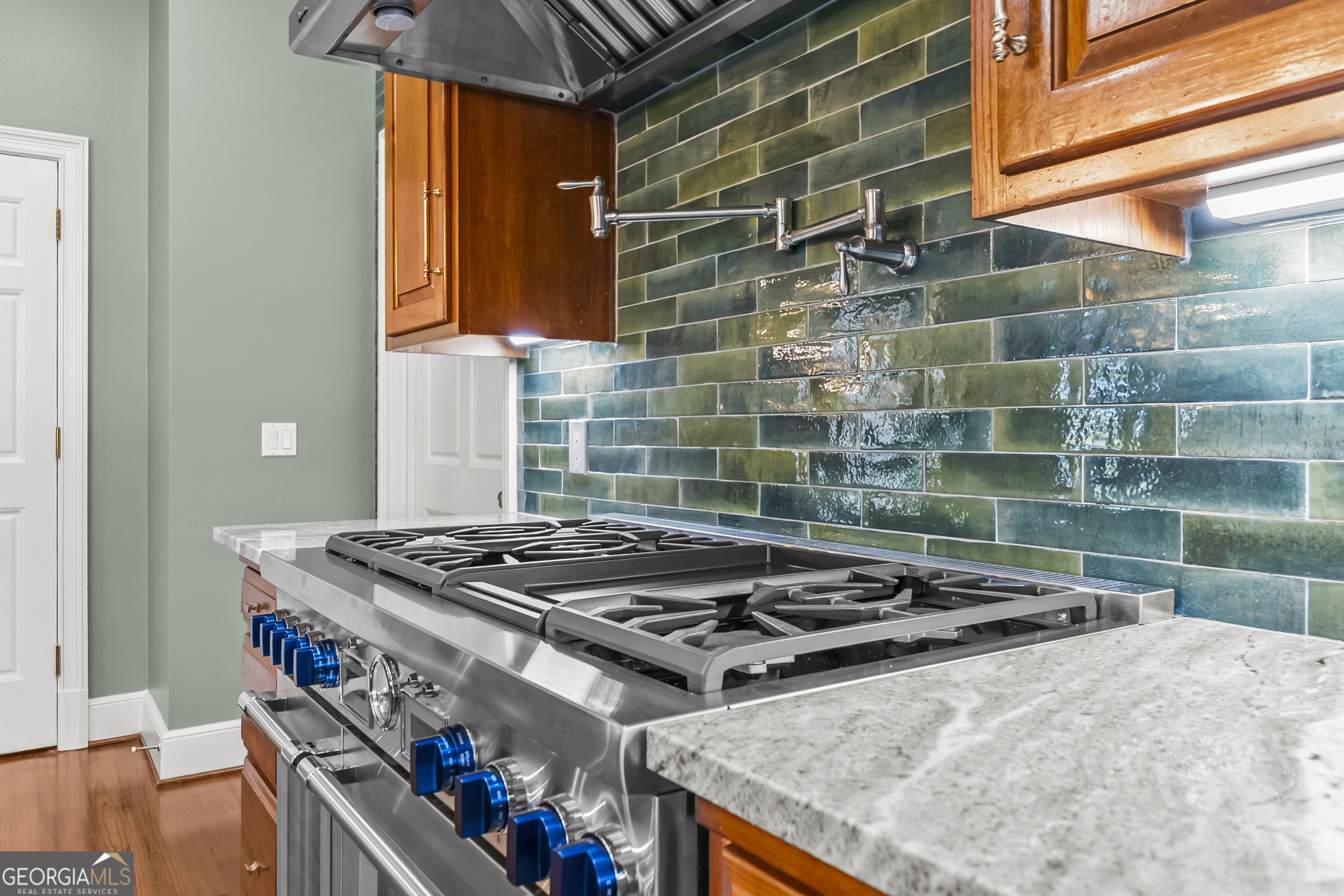 440 Ocilla Highway Fitzgerald, GA 31750 - Photo 32 of 96 a stove top oven sitting inside of a kitchen