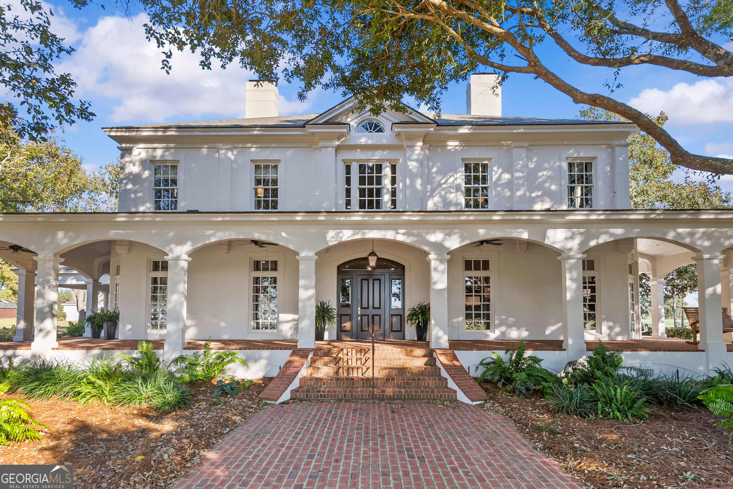440 Ocilla Highway Fitzgerald, GA 31750 - Photo 7 of 96 a front view of a house with garden