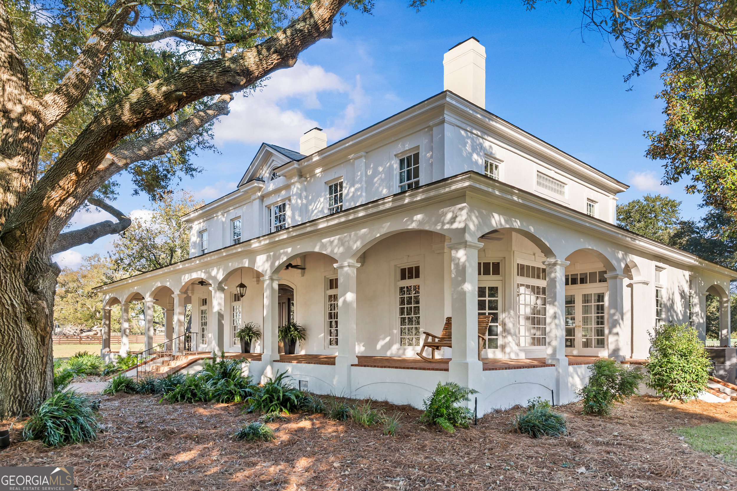 440 Ocilla Highway Fitzgerald, GA 31750 - Photo 9 of 96 a front view of a house with garden