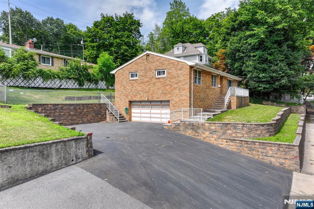 176 Pompton Road Haledon, NJ 07508 - Photo 3 of 35